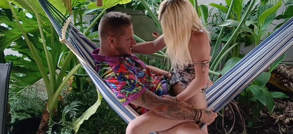 Bigjoefuckalott: Zrzka barva Její vlasy Blondýna Milovala ptáka na houpačce