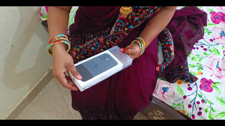 YOURAMRITA04: Moja gorąca przyrodnia szwagierka i dała kochający prezent 