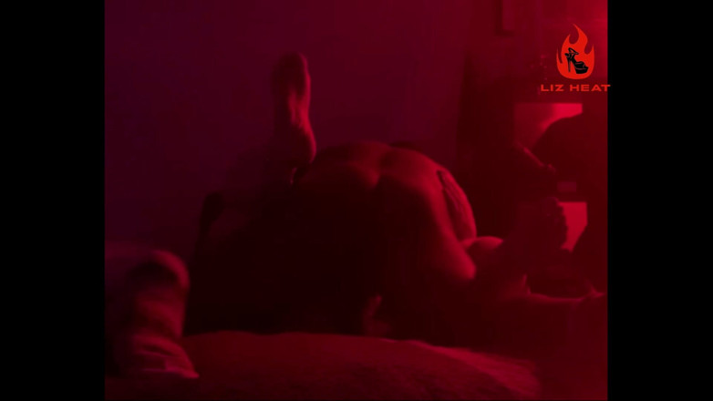 Liz Heat: Reife Hure Ehefrau - Rote Lichtnacht
