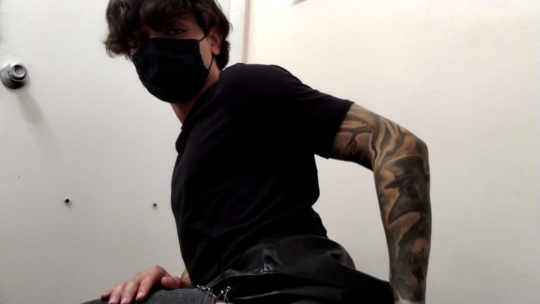 Vovxxx: 펨보이 렉스 체인 내부