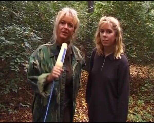 Deutsche Camgirls: Roztomilá teenagerka z Německa Masturbats na venkovním castingu