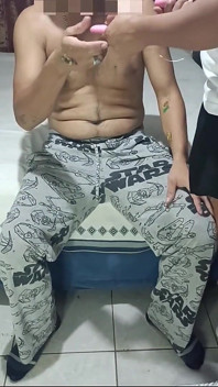18 ปี น้องสาวเลี้ยงยื่นตูดให้เพื่อให้นายซื้อเสื้อผ้าใหม่ปีใหม่