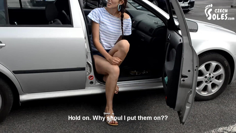Czech Soles - foot fetish content: Adorazione del piede nel parcheggio