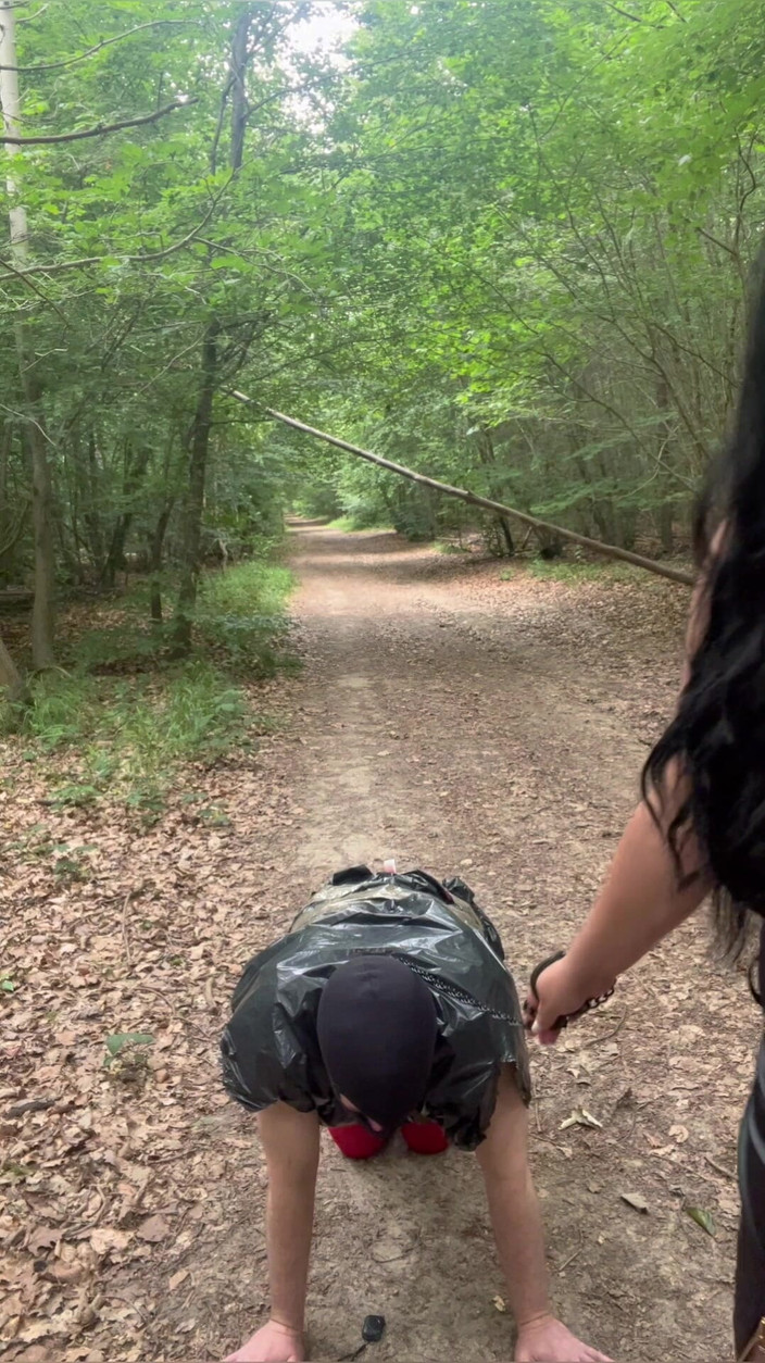 Maitresse Clara: Hukuman Di hutan...