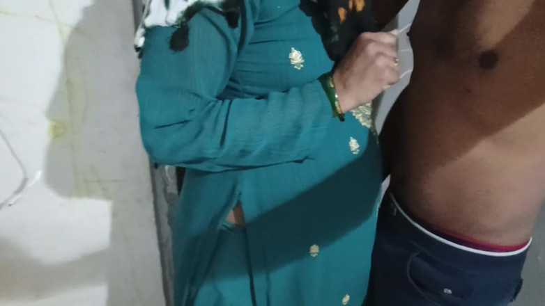 Bhabhi UP: Soused mě ošukal, sundal mi soupravu