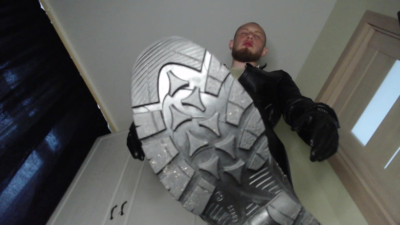 Hunky time: Boss in Leather Dominance