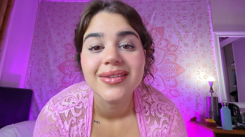 LuciaLatinaGomez: Pipe avec des lèvres baveuses et brillantes pour une grosse...