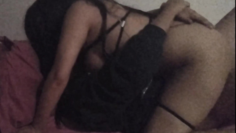 Astrid Cute: Ik vraag mijn stiefbroer om een massage en ik geef...