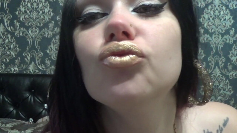 Goddess Misha Goldy: Bibir emas mengusik dan menghisap lollipop dan menjilat