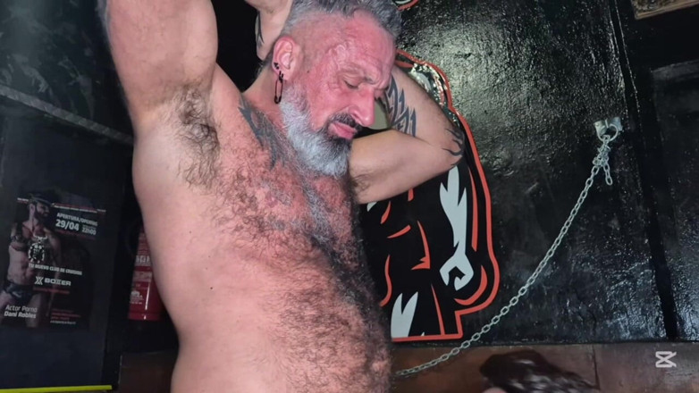 Gianni Gio: Mông nhiều lông thơm ngon