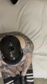 Master's Fuckpig:ラテックスマスクでの激しい顔面ファック