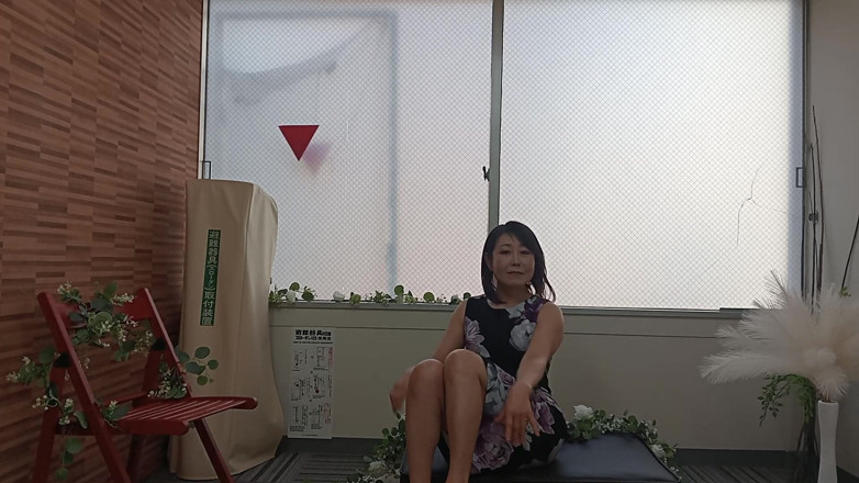 Mayumi Kanzaki: Tôi Cởi Váy Và Lắc Hông Trong Đồ Lót
