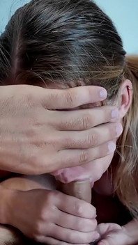 Vášnivý sex končí výstřikem po celém jejím velkém zadku