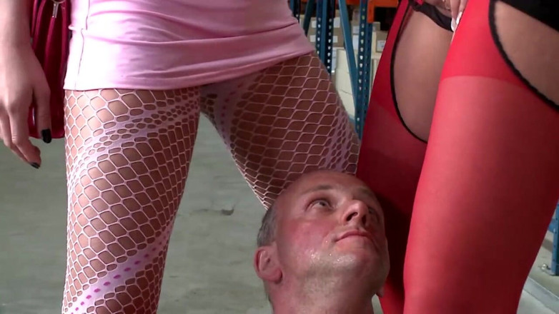 Absolute BDSM films - The original: Melutut kencing di muka kongkek bertiga yang memalukan