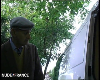 La France a Poil: Papy joins a young amateur couple to fuck
