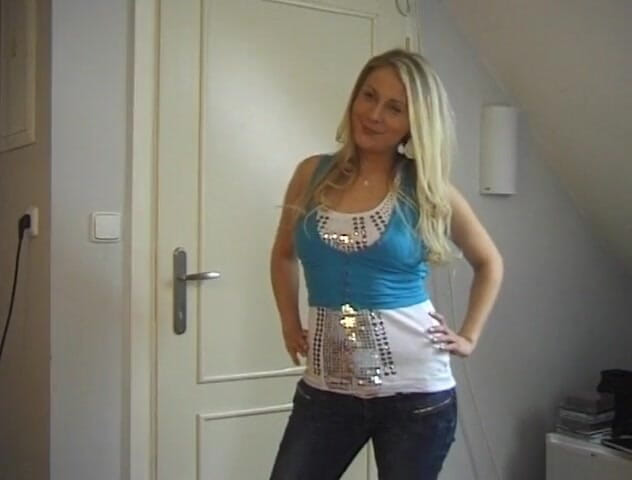 Flash Model Amateurs: Bts fotoshooting mit sexy blonder mädchen