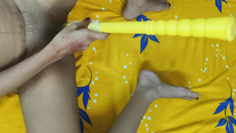 Nisha bhabhi ki chudai: Ả điếm với bộ ngực to và âm hộ nhỏ đụ với ghế...
