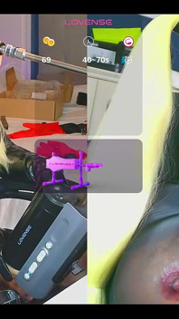 큰 진동으로 꽂힌 보지를 따먹히는 Dolly