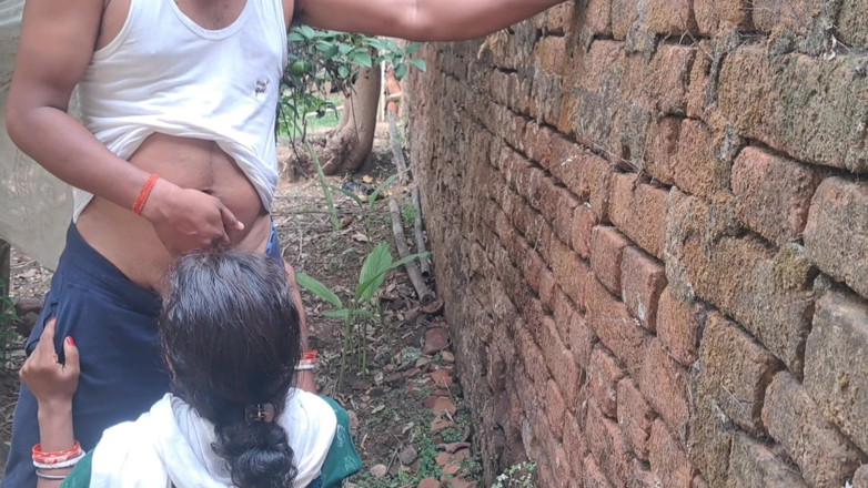 Trilokinath: Servitoare indiană desi în aer liber
