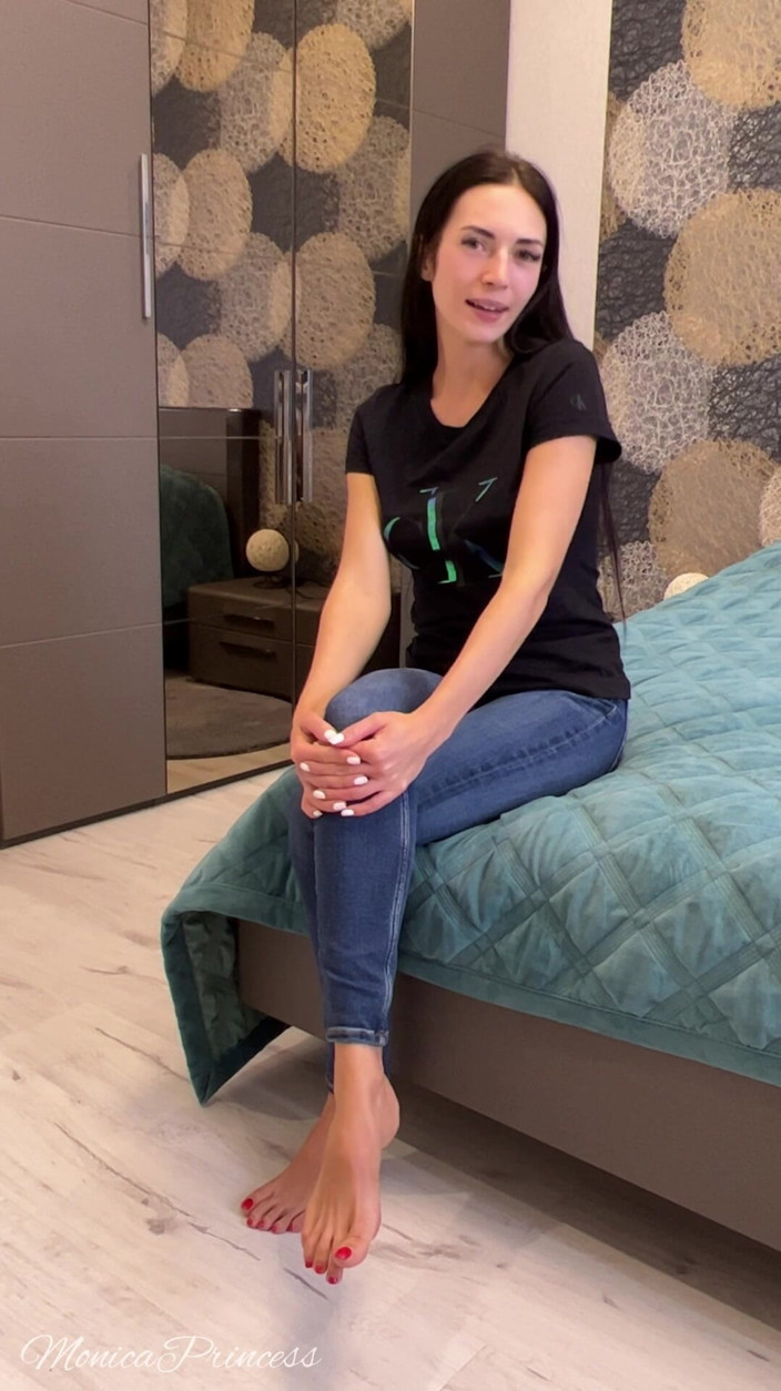 Princess Monica: Aldatan kız arkadaş, kadın egemenliği, alay, aşağılama