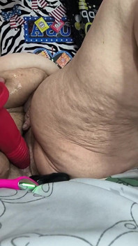 Lovenscene ne scopa uno nella figa uno nel culo uno in bocca sborrando così dannatamente forte