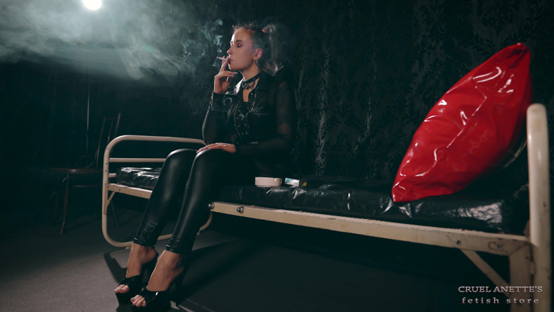 Cruel Anettes fetish world: A cigarette after punishment
