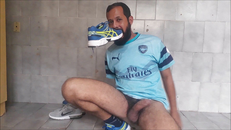 Stink HairyMale: Tôi vào giày thể thao (V000018)