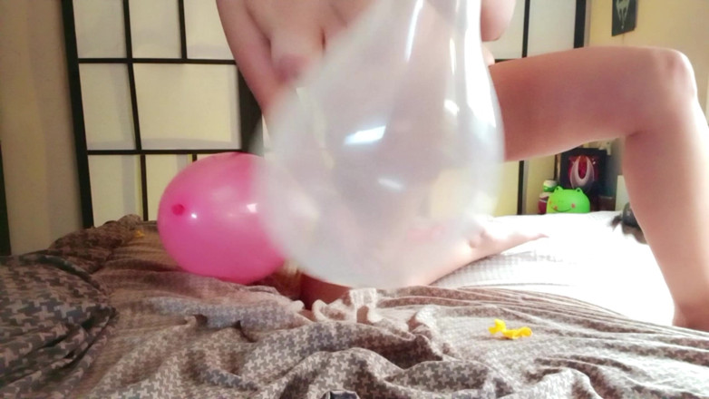 melu_world: Awek comel Ponytails menghisap dan belon pop - Bunny Looner