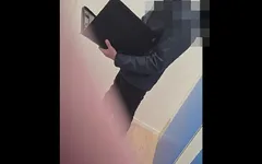 유출로 인해 결혼 관리인이라고 불렀고 그는 커피와 오럴을 위해 머물렀다.