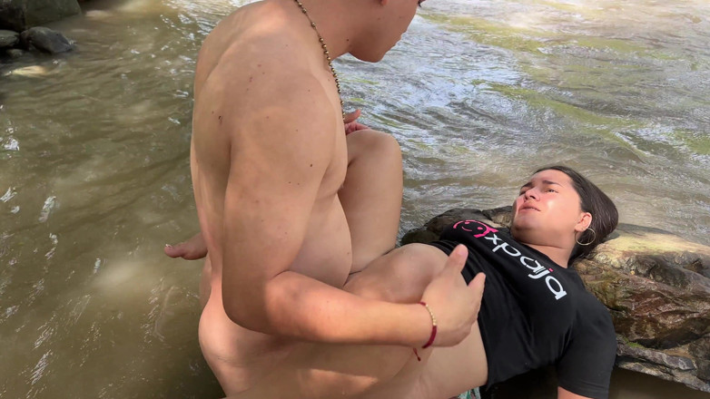 Duoafroditas: Tôi có một cuộc đụ khó khăn với một người đàn ông Latinh...