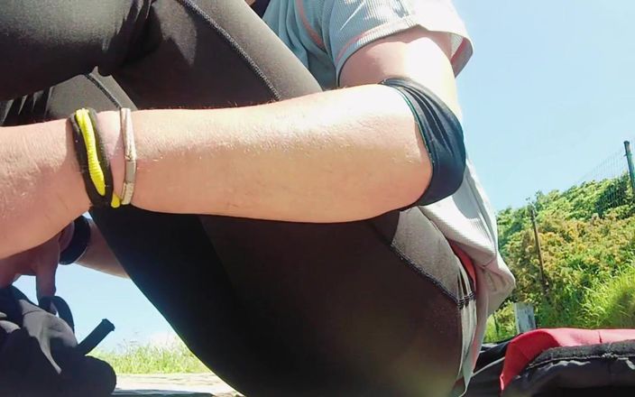 Sexi boy skinny nice: Sexy Chlap na pláži trochu čistí