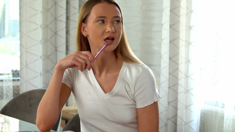 Nubile Films: Ceva la care să mă holbez - S40: episodul 7