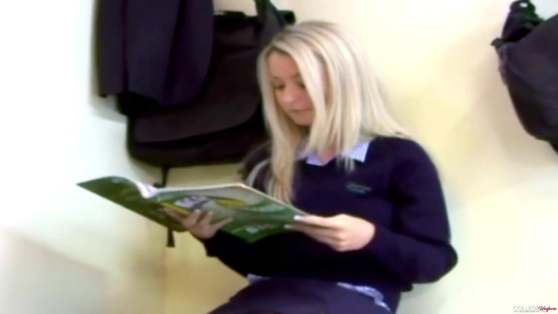 College Uniform: Tessa'nın yer aldığı fotoğraf çekimi