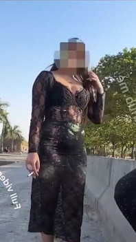 Une bhabhi beuatiful baise avec un garçon delever au bord de la route