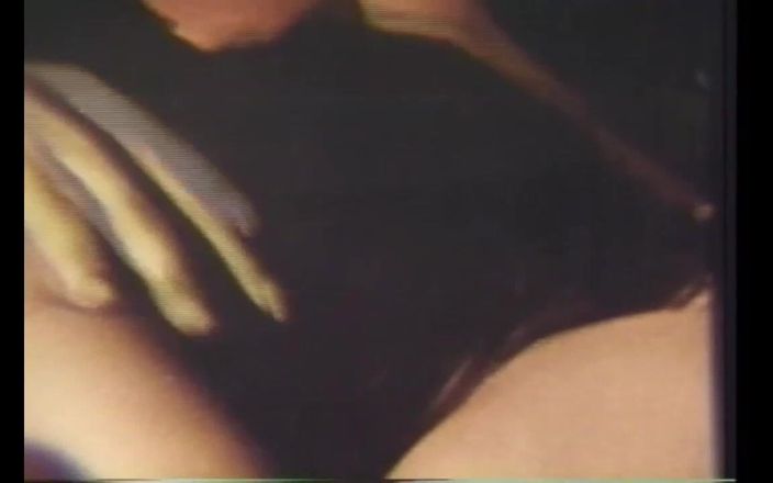 Vintage Usa: Hippies com carona peluda da buceta fodidas em casa