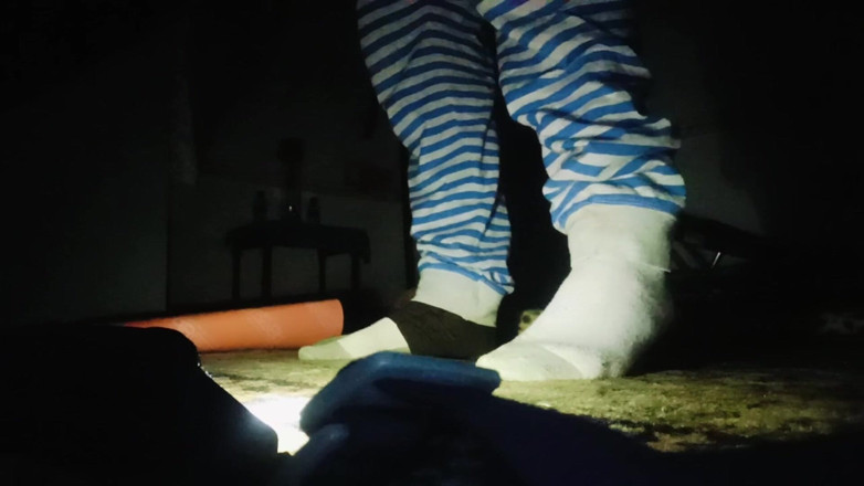 Culopeke: Un giovane magro apre il suo ano da solo