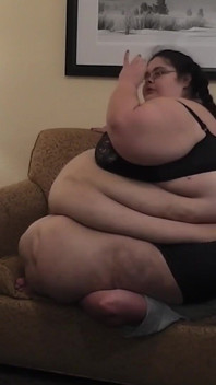 BigmommaKat facesits Pat on the sofa