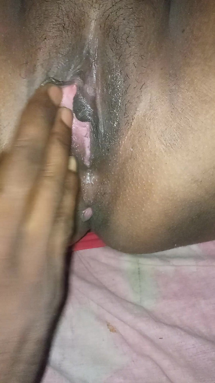 Raja puja: India bengalí dedeándose y follando por amigo