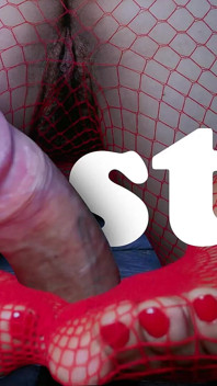 Chị kế của tôi làm cho tôi nứng trong chiếc quần tất màu đỏ và tôi đụ đít cô ấy