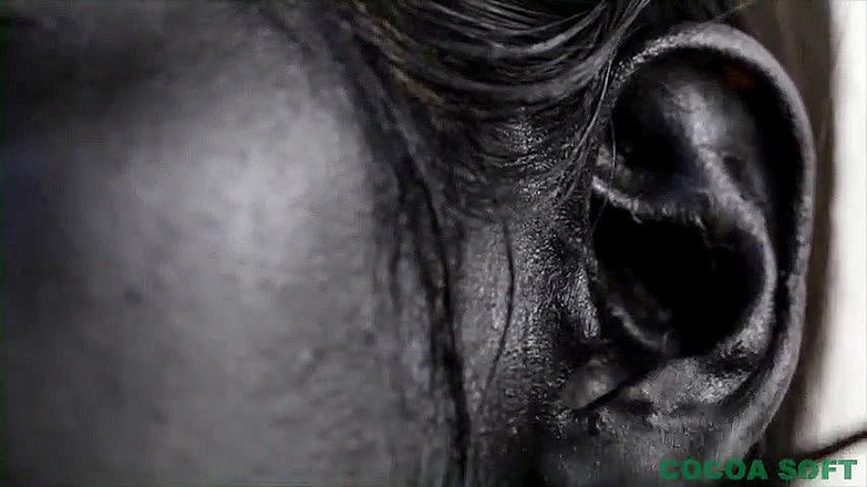 Cocoa Soft: बॉडी पेंटिंग के सत्र के बाद हस्तमैथुन। युवा एशियाई लड़की