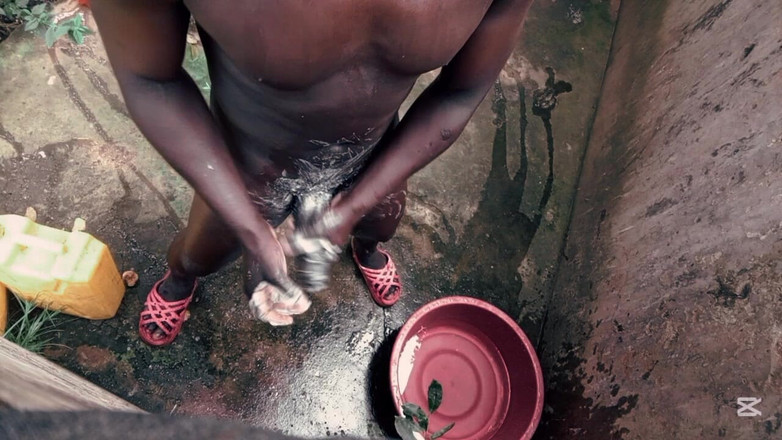 Hongi: Lelaki hitam tahu cara mengendalikan zakar besarnya