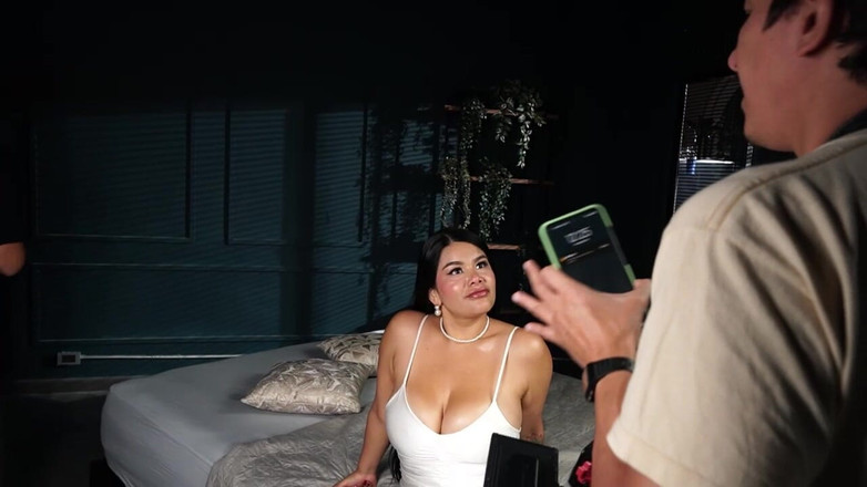 Issane: În culise! Latină cu fund mare futută de maseuză, el...