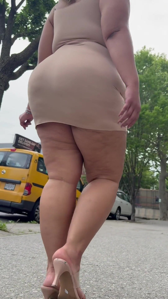 PutiLing: Boricua mami - đôi chân dày - cặp mông mập mạp - váy ngắn -...