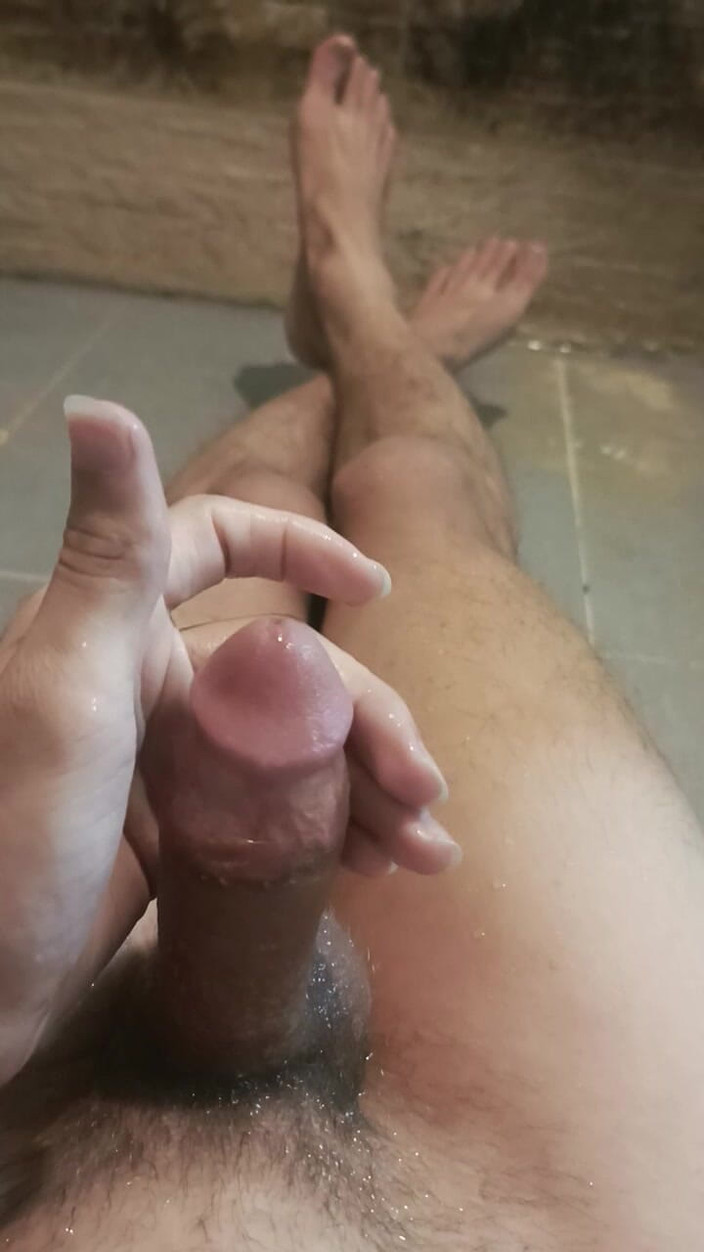 Hungry juicy: おしっこ遊びと足におしっこをかける。