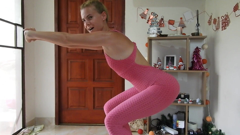 MissAnja_FH: Pembe tulumlu seksi ve süper terli