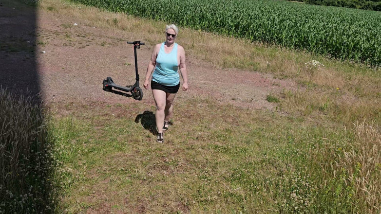 UserBitch1: Outdoor Fucked My Vibrator