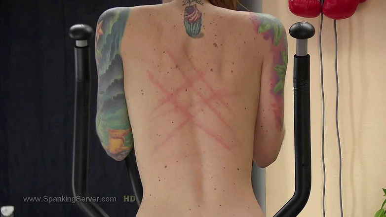 Spanking Server: Foxy tattooed bare back whip