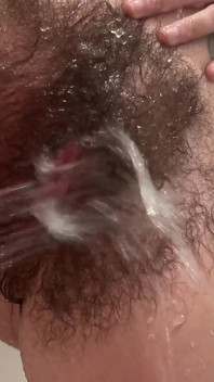 Pearl Sage - orgasm cu pizdă păroasă la duș