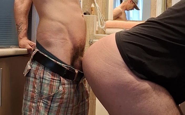 Dexterxxlfun: Tip sexy slab futând un cur dolofan. Tati este futut...
