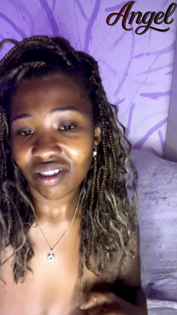 Angel Big B: Líbí se ti moje tělo a moje obrovské velikosti?